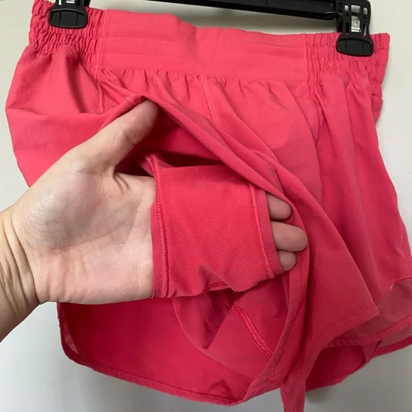 Lululemon hotty hot high rise lined shorts 4” size 6 - Picture 3 of 6